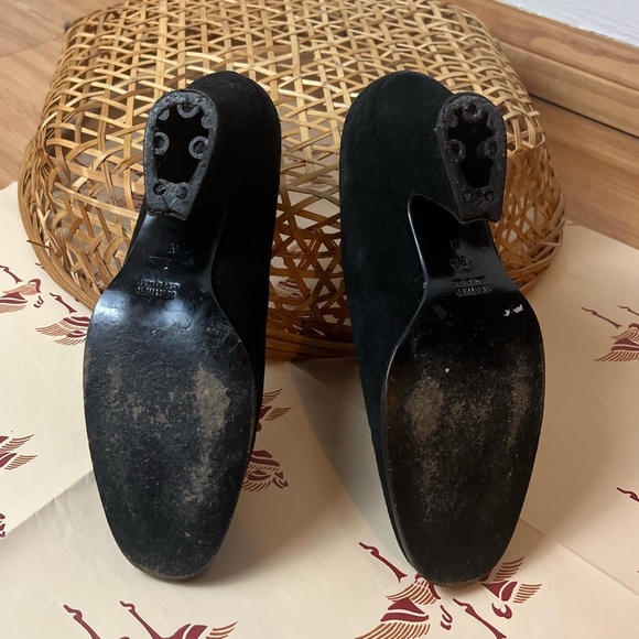 Yves Saint Laurent Black Suede Kitten Pumps- Needs Repairs - Picture 4 of 4